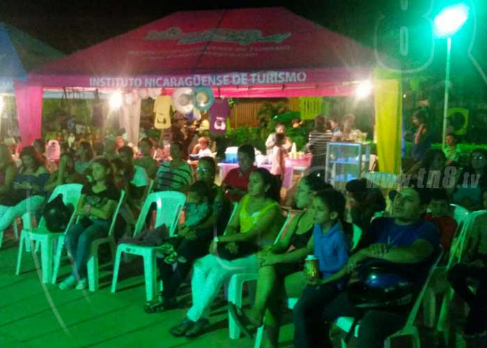 Familias disfrutan de una noche cultural en la ciudad de Estelí - TN8 el canal joven de Nicaragua