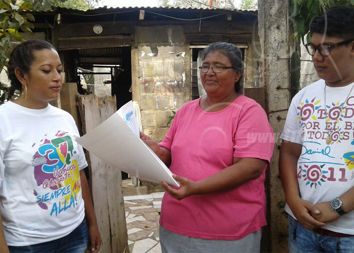 Familias de Ciudad Sandino reciben su título de propiedad - TN8 el canal joven de Nicaragua