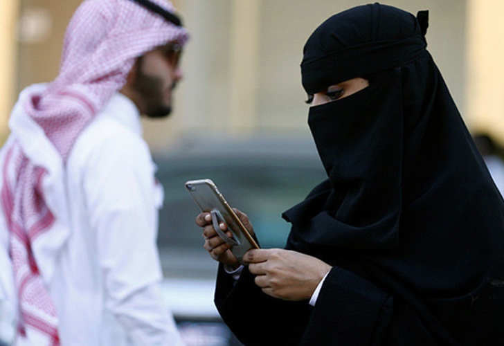 arabia saudita, telefono movil, internet, espionaje, esposas, maridos, telefonos,