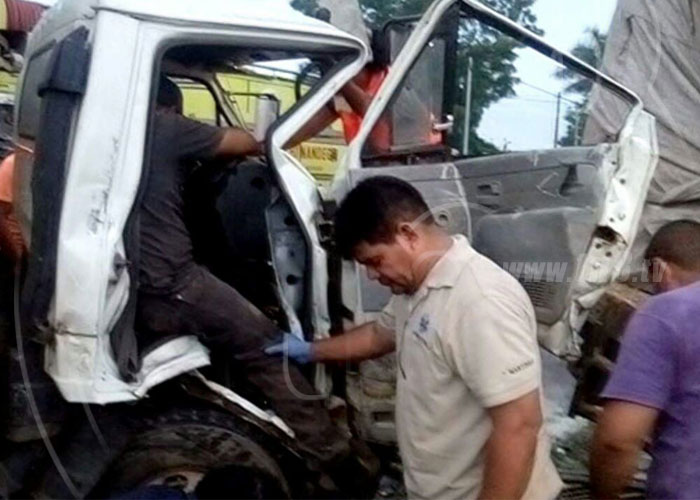 nicaragua, chinandega, accidente de transito, camion, prensado,