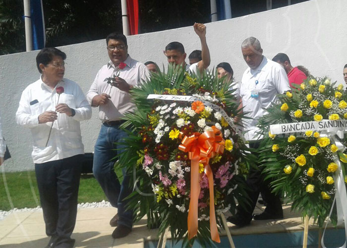 nicaragua, flor, carlos fonseca, asamblea nacional, ofrenda floral,