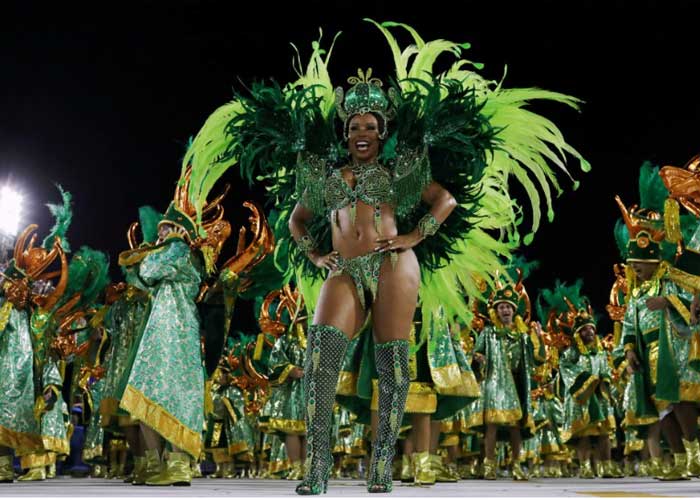 brasil, rio de janeiro, fiestas multitudinarias, comparsas, popular desfile,