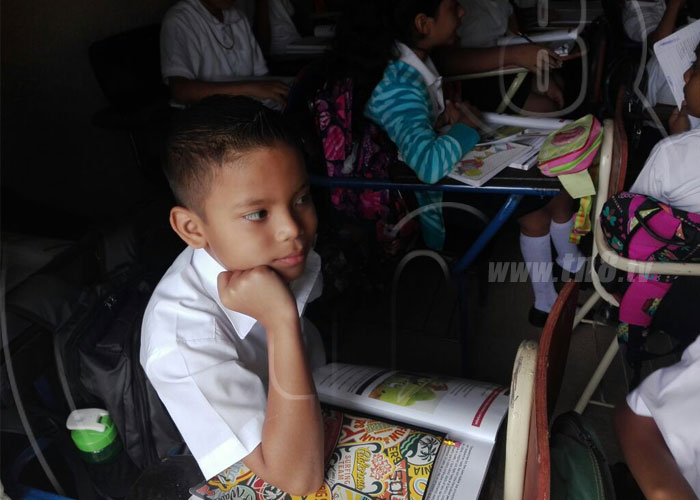 nicaragua, educacion, entrega de libros, libros gratuitos, estudiantes de primaria, textos escolares,