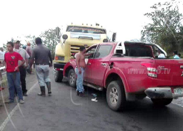 nicaragua, accidente de transito, boaco, tres lesionados, choque entre camion y camioneta,