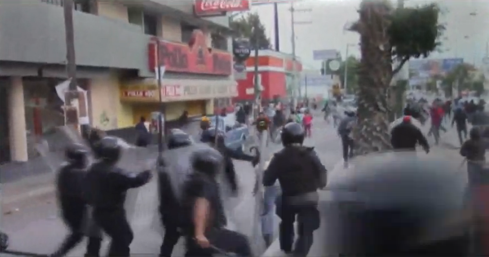Continúan choques policías Ayotzinapa2-15122014