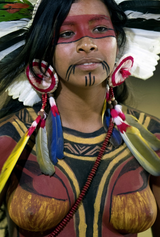 Fotos: Celebran al desnudo la belleza indigena en Brasil.