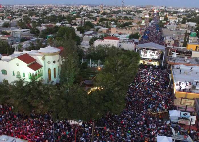 mexico, miles, personas, ciudad juarez, rinden, tributo, divo de juarez, internet, 