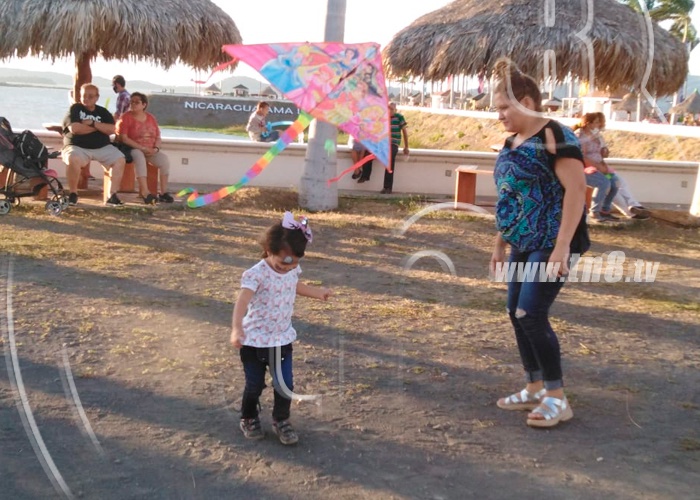 nicaragua, managua, puerto salvador allende, festival de las cometas, familias,
