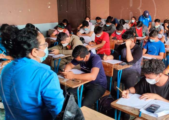 Estudiantes de Granada realizan examen de ubicación para ...