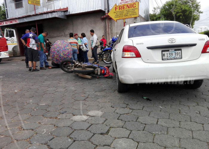 nicaragua, managua, barrio monsenor lezcano, accidente de transito, motociclista,