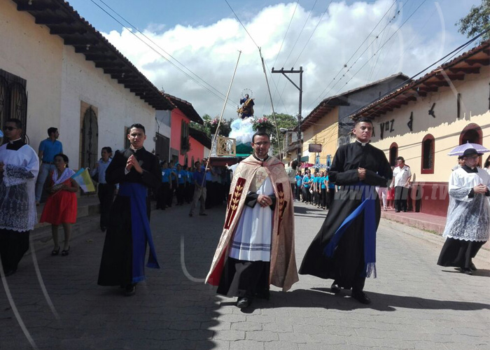 nicaragua, ocotal, virgen de la asuncion, procesion, fiestas patronales,