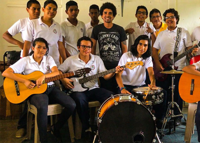 nicaragua, colegio doris maria morales tijerino, clases de musica, bikentios chavez, revuelta sonora,