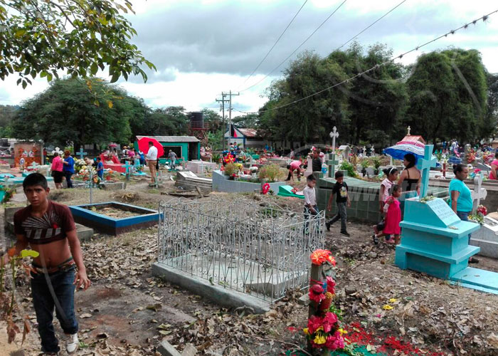 nicaragua, jalapa, 2 de noviembre, cementerios, visita, 