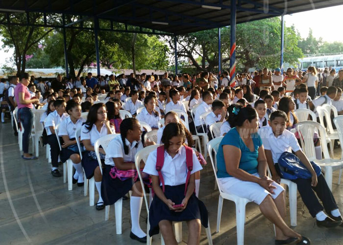 nicaragua, estudiantes, educacion, colegio enrique flores, ano escolar 2018,