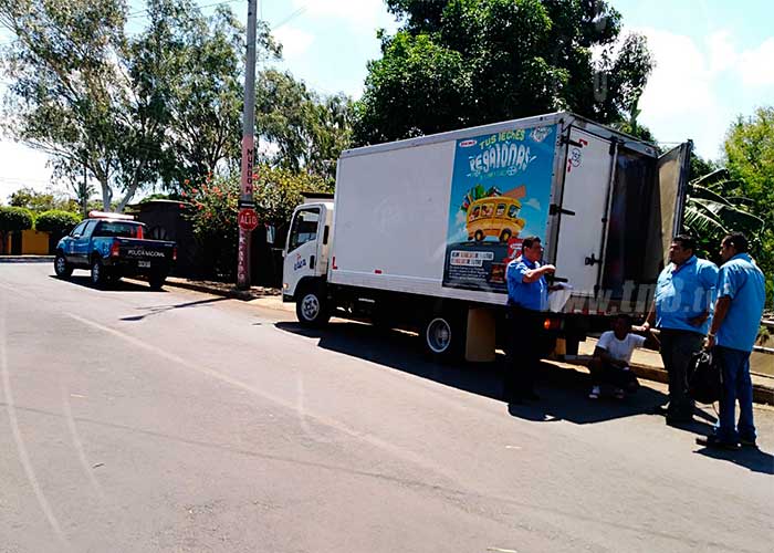 nicaragua, robo a camion en managua, managua, barrio el riguero, productos lacteos robados en managua, mochila con productos, pedido de productos, 