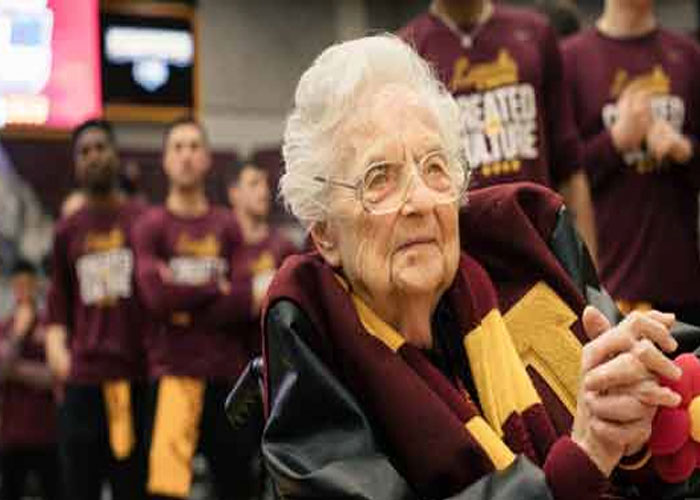 estados unidos, chicago, monja de 98 anos, inspira camisetas, inspira munecos,