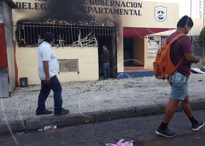 nicaragua, leon, edificios quemados, grupos delincuenciales, vandalos,