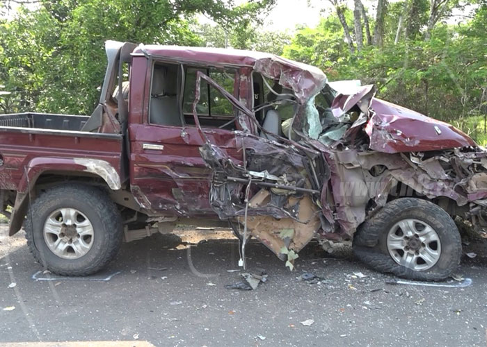 nicaragua, accidente de transito, perdidas materiales, camion, camioneta, boaco,