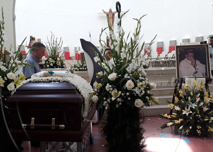 nicaragua, cardenal miguel obando, misa, funeral, descanso eterno, iglesia,