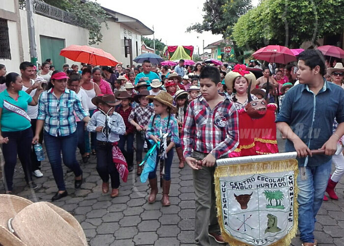 nicaragua, a caballito de palo, tradicion, fiesta patronal, juigalpa, ninez,