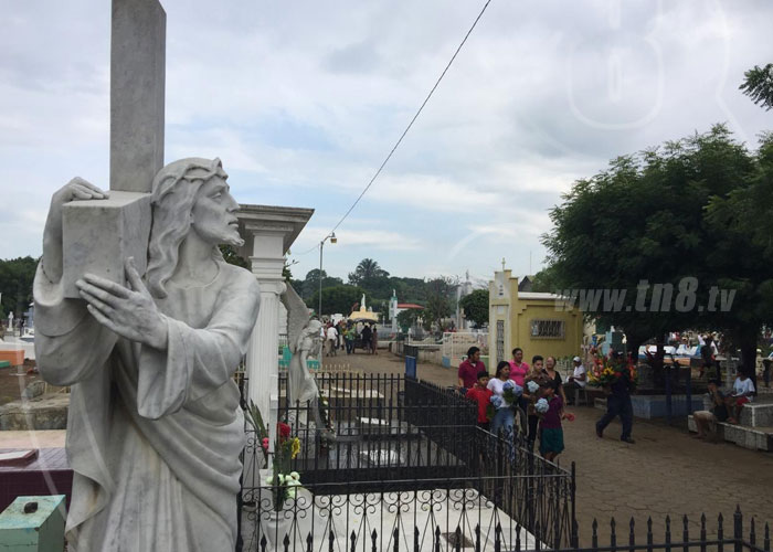 nicaragua, dia de los difuntos, chinandega, tradicion, cementerio municipal,