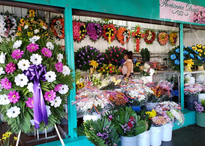 nicaragua, managua, dia de los fieles difuntos, comercios, flores,