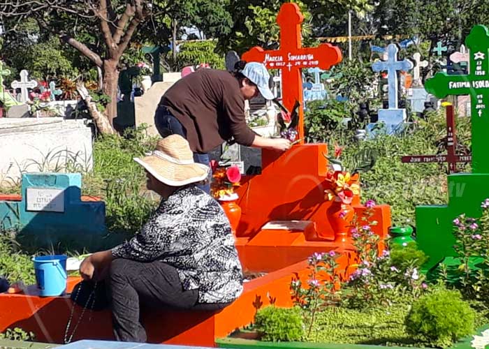 nicaragua, cementerio milagro de dios, managua, dia de los fieles difuntos, tradicion,