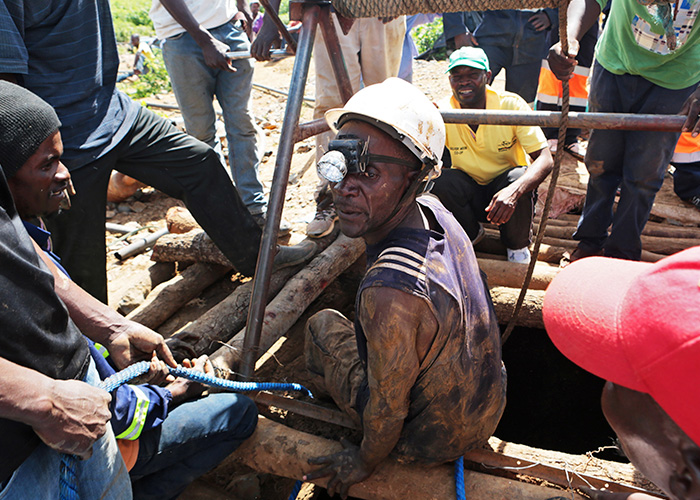 rescate, mineros, zimbabue, muertos, mina, derrumbe, rescate, 
