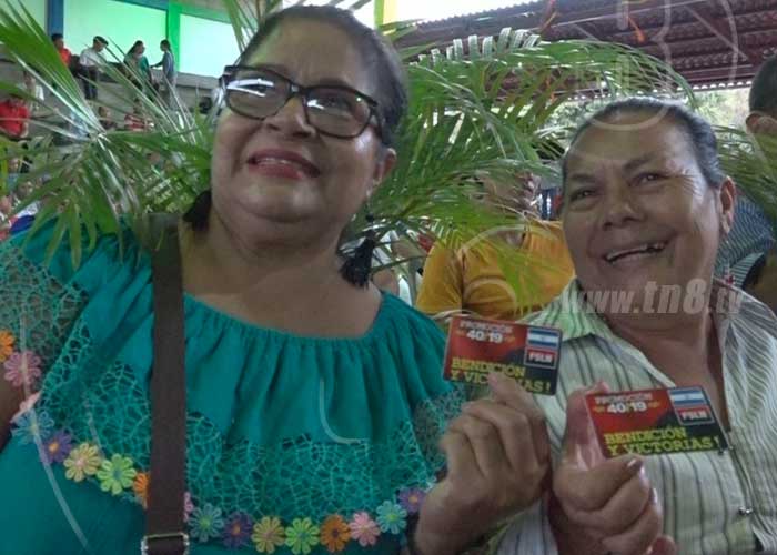 Militantes Sandinistas de Ocotal reciben su carnet que los acredita como constructores de paz 
