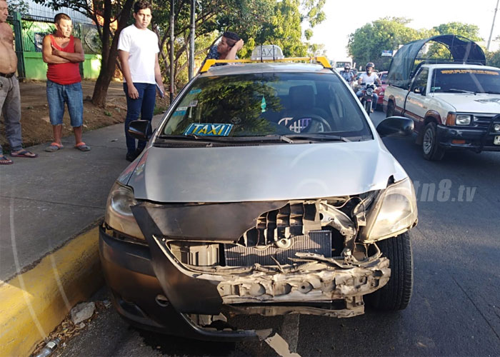nicaragua, carretera, tipitapa, accidente de transito, taxi, lesiones,