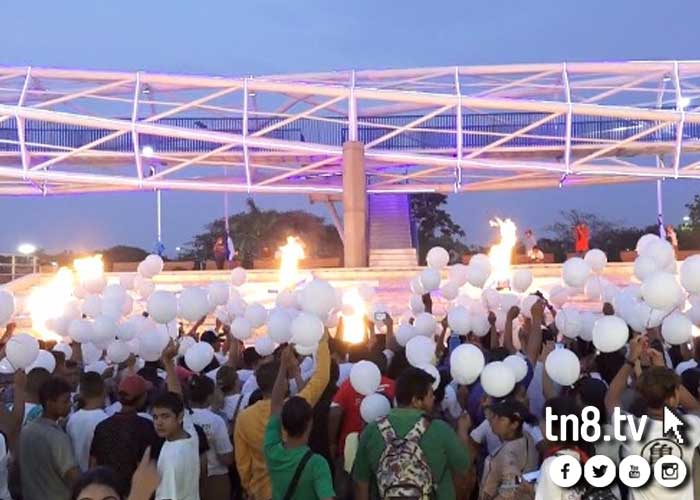 Inauguran puente peatonal y monumento a la Paz en Managua