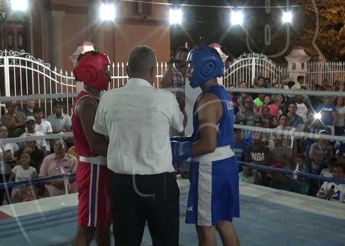 Boaco gana la pelea estelar del campeonato nacional de boxeo.
