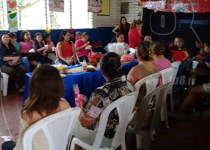 Colegio Publico de Boaco celebra el dia de las madres