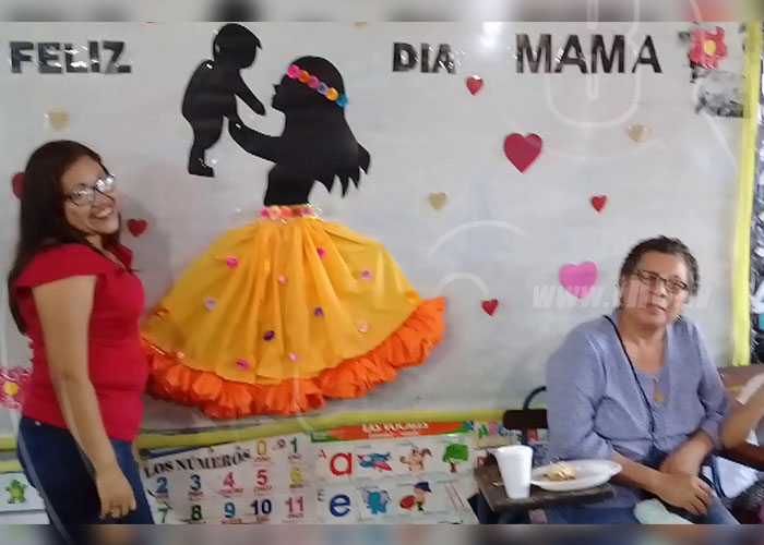 Colegio Publico de Boaco celebra el dia de las madres