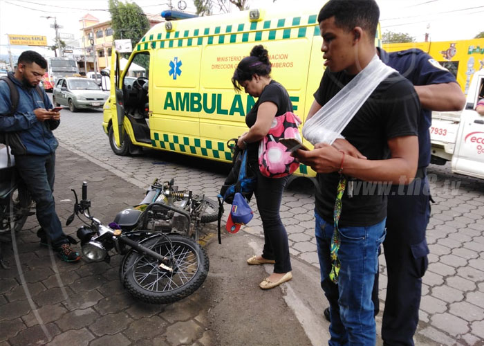 nicaragua, mercado mayoreo, accidente, taxi, moto, lesiones,