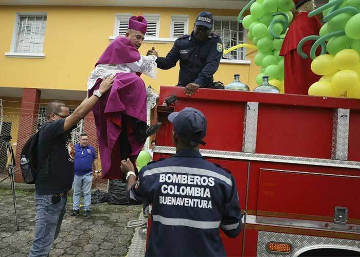 colombia, obispo, exorcismo, 