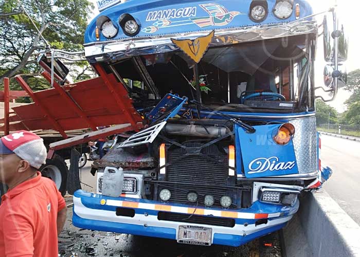 nicaragua, accidente, carretera norte, bus, choque, tipitapa,