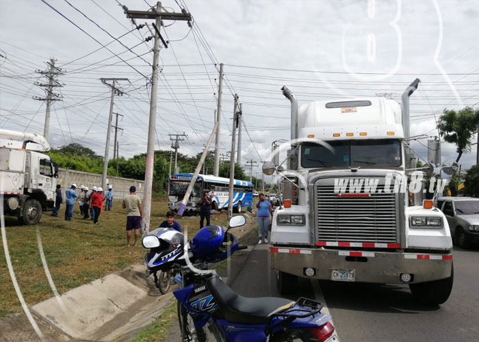 nicaragua, carretera nueva a leon, accidente, bus, furgon, lesionados, 
