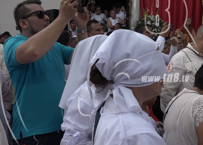 Leoneses celebran las fiestas en honor a la Virgen de la Merced.