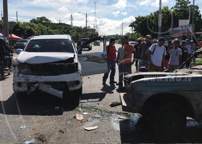 nicaragua, carretera nueva a leon, accidente de transito, lesiones, encontronazo, camioneta,