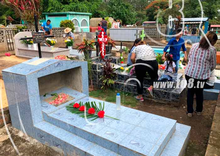 jalapa, cementerio municipal, 2 de noviembre, dia de los difuntos, arreglos florales