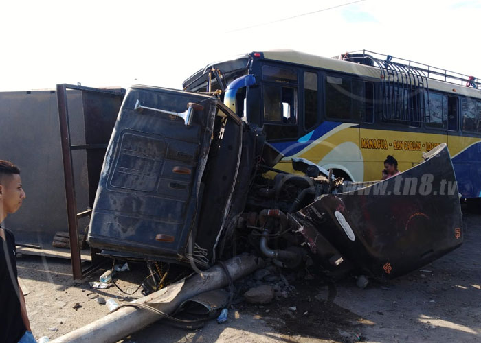 nicaragua, bus, camion, tipitapa, choque, accidente de transito,