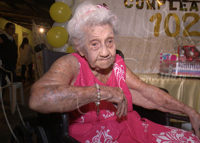 nicaragua, dona elsa balmaceda, abuela, 102 anos, cumpleanos, tn8,