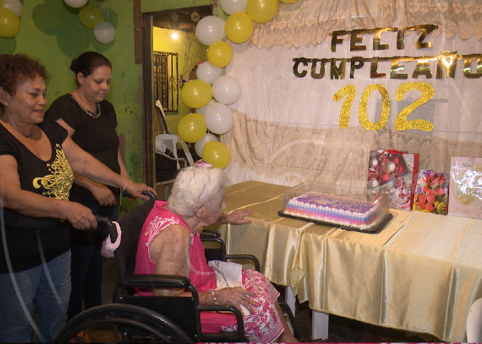nicaragua, dona elsa balmaceda, abuela, 102 anos, cumpleanos, tn8,