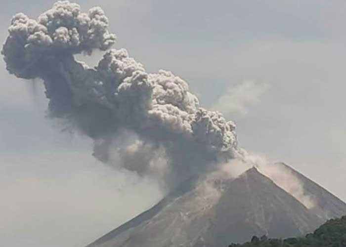 erupcion, acontecimientom volcanes, indonesia, merapi, lava, alerta amarilla, habitantes, yakarta, crater