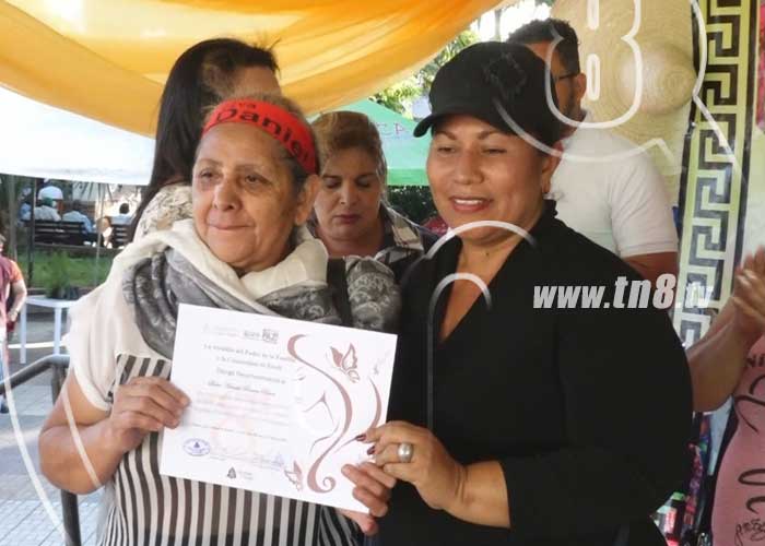 nicaragua, dia de la mujer, entrega, reconocimiento, mujeres emprendendoras, mujeres por la vida,