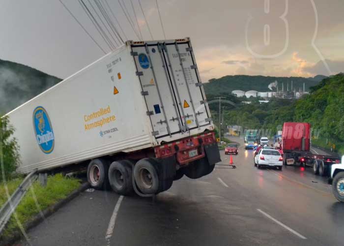 nicaragua, accidente de transito, cuesta el plomo, camion, abismo,