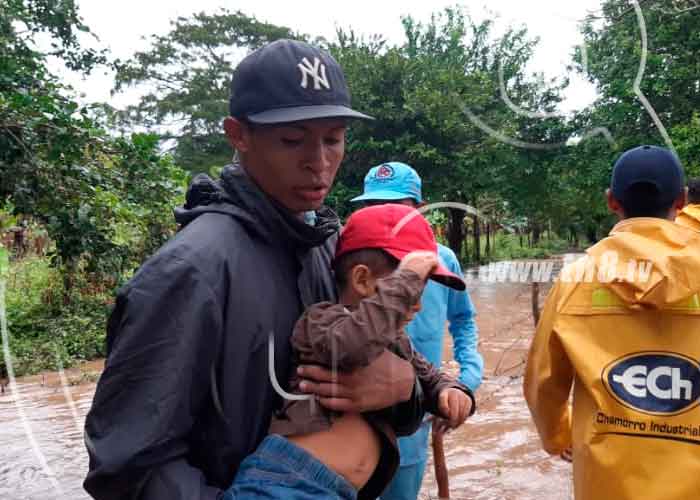 Foto: Familias son evacuadas tras fuertes lluvias en Nandaime / TN8