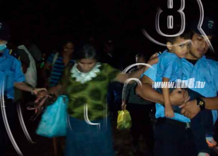 Foto: Familias evacuadas retornan a sus lugares de origen tras estar en un albergue, Nandaime / TN8