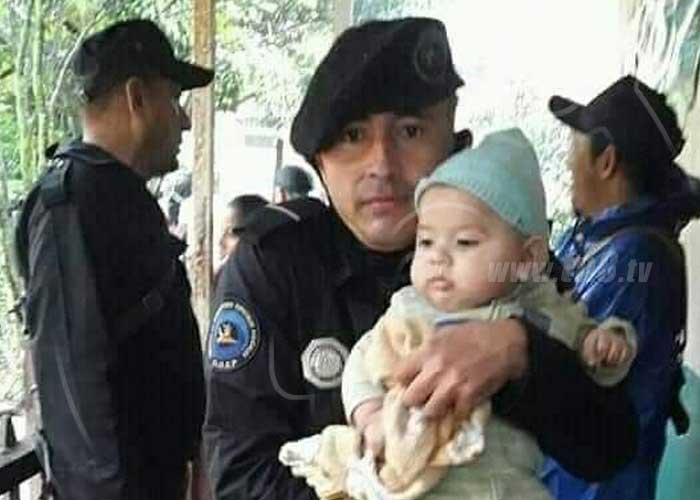 nicaragua, policia, heroe, el cua, jinotega, rescate, bebe,